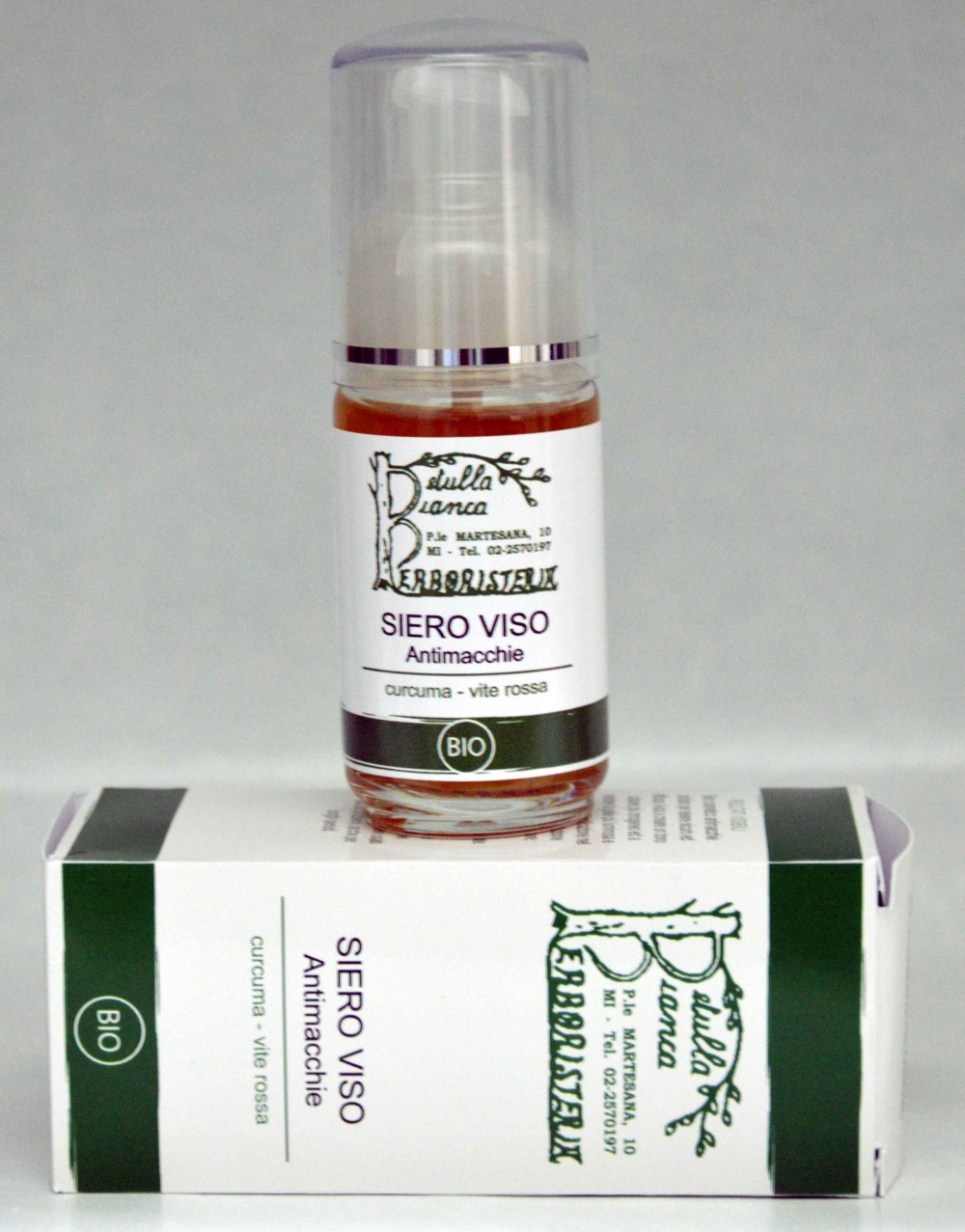 Siero antimacchie viso con vitamina C e acido mandelico illuminante e uniformante