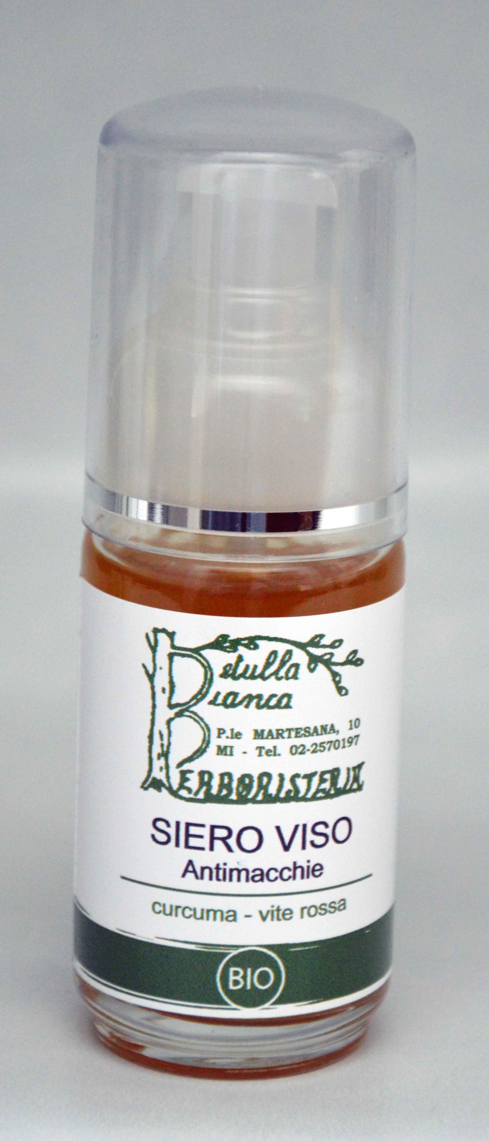 Siero antimacchie viso con vitamina C e acido mandelico illuminante e uniformante